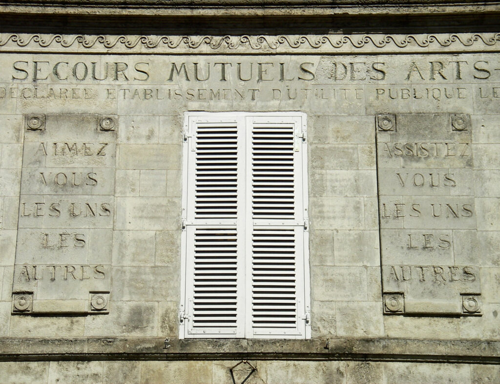  Façade Société de secours mutuels des Arts et Métiers - La Rochelle