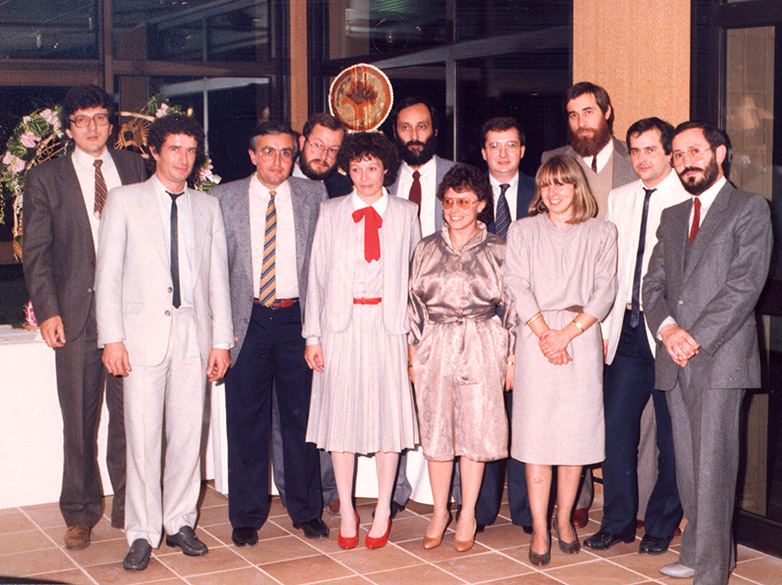 Photo prise au centre de Nemours. De gauche à droite : Christian Charry, Denis Berchon, Dominique Renoux, Jean-Pierre Audé, Hélène Renon, Pierre Gauthier, Michelle Hirigoyen, Jean-Louis Bertmonneau, Annie Colin, Pascal Renon, Gérard Collin et Gilbert Coynault
