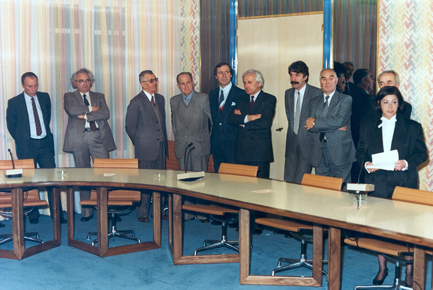 Photo du bureau de Moll. De droite à gauche : Hélène Weinstock, Jean Dupont, Victor Houselstein, Gérard Andreck, Pierre Juvin 