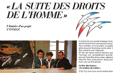 Photo : dans l'atelier Legoueix, Richard Texier, peintre et créateur des cartons, Mme Legoueix et Jean Simonnef, directeur général de la Macif, admirent le travail réalisé