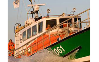 Bateau SNSM en train de naviguer