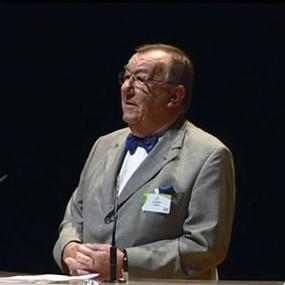 Image de Jean Simonnet au pupitre lors du Congrès des cadres en 2006
