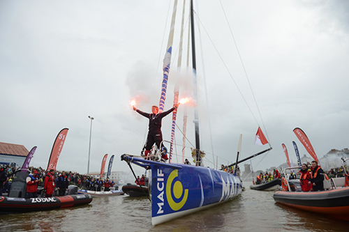 François Gabart remonte le chenal des Sables d'Olonne