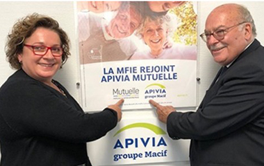 Vignette : A droite Jean-Luc Pelaud, président d'Apivia Mutuelle. A gauche : Delphine Balmonet, présidente de la MFIE.