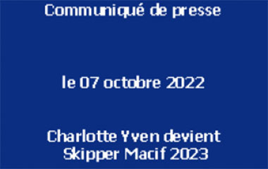 Vignette bleue indiquant Charlotte Yven devient skipper Macif 2023 - Communiqué de presse du 7 octobre 2022
